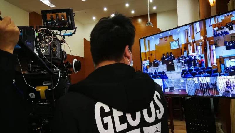 AI生成VS人工创意——路北区广告片拍摄公司的技术浪漫主义实践